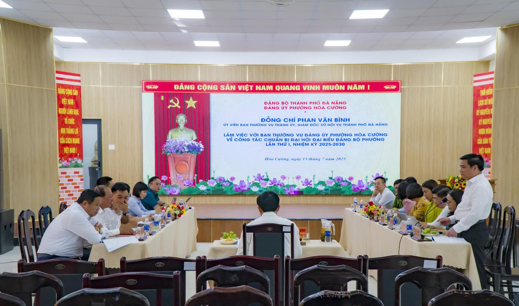 Giám đốc Sở Nội vụ thành phố Đà Nẵng làm việc với Ban Thường vụ Đảng uỷ phường Hoà Cường về công tác chuẩn bị Đại hội đại biểu Đảng bộ phường lần thứ I