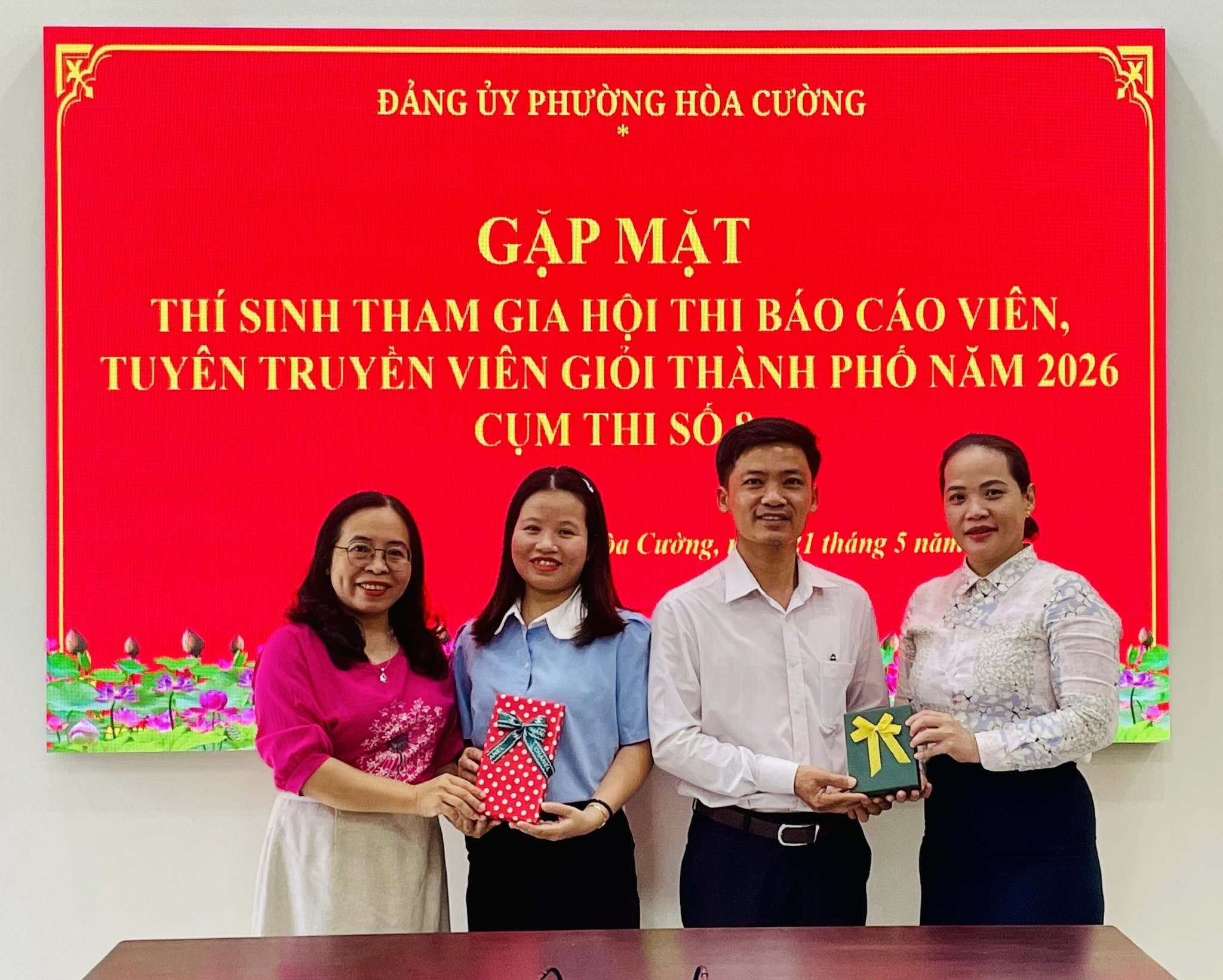 ĐẢNG UỶ PHƯỜNG HOÀ CƯỜNG GẶP MẶT THÍ SINH THAM GIA HỘI THI BÁO CÁO VIÊN, TUYÊN TRUYỀN VIÊN GIỎI THÀNH PHỐ NĂM 2026 THAM GIA CỤM THI SỐ 8
