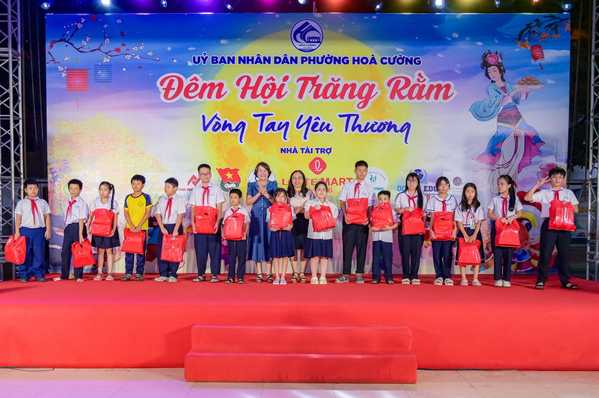 “VÒNG TAY YÊU THƯƠNG” – ĐÊM TRUNG THU ẤM ÁP CỦA THIẾU NHI HOÀ CƯỜNG
