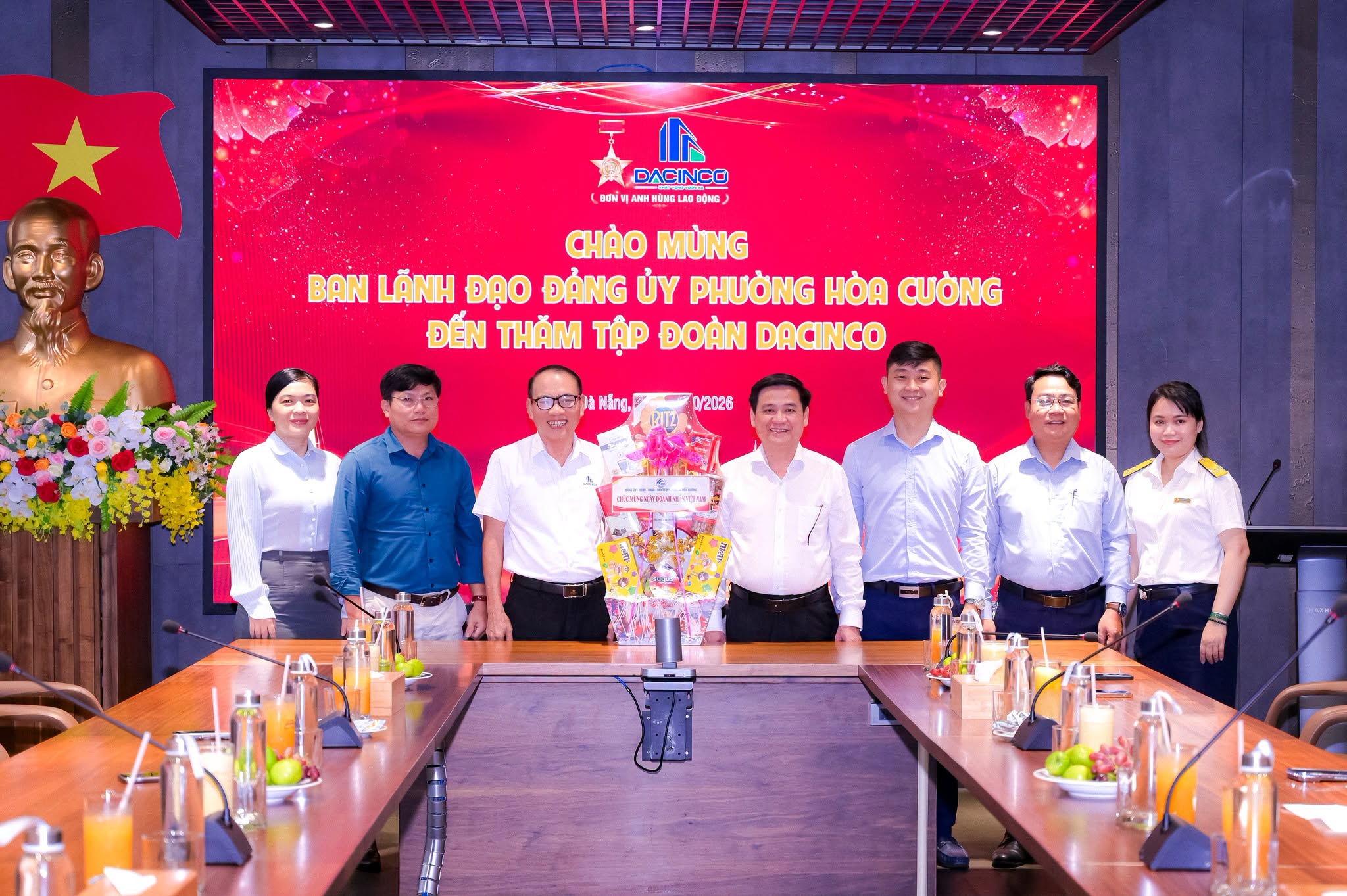 PHƯỜNG HÒA CƯỜNG TỔ CHỨC CÁC ĐOÀN THĂM, CHÚC MỪNG DOANH NGHIỆP NHÂN NGÀY DOANH NHÂN VIỆT NAM 13/10