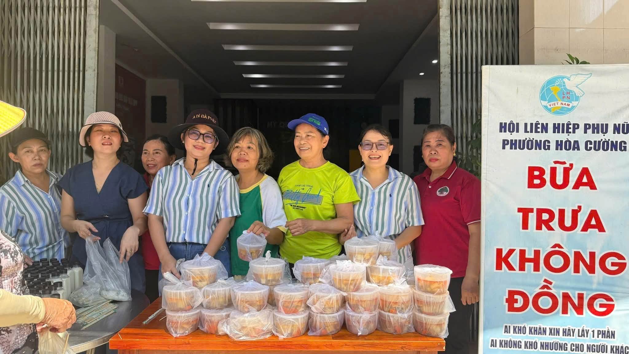 HỘI LHPN PHƯỜNG HÒA CƯỜNG: “BẾP KHÔNG ĐỒNG” – LAN TỎA YÊU THƯƠNG, SẺ CHIA NGHĨA TÌNH