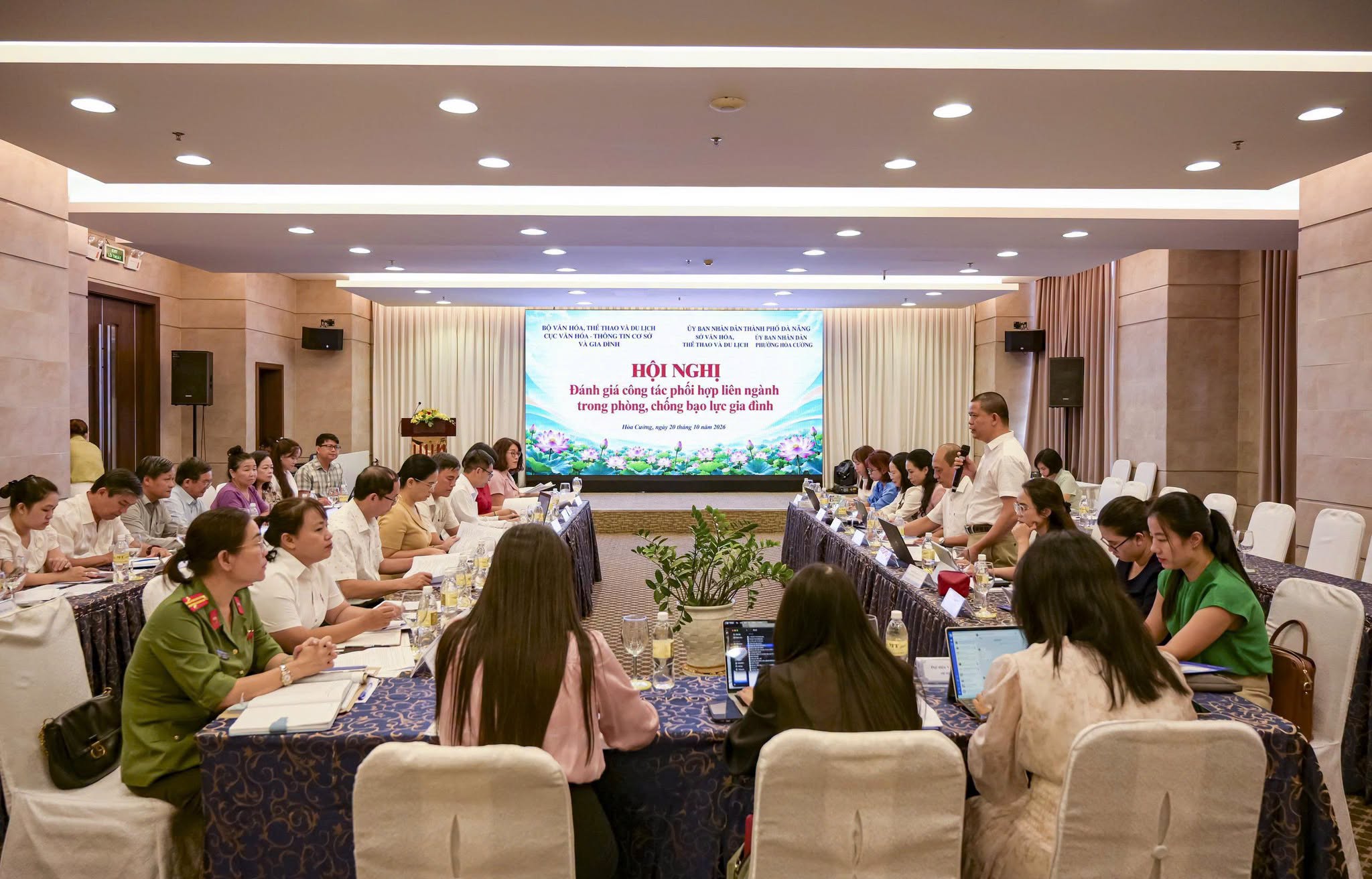ĐOÀN CÔNG TÁC CỤC VĂN HÓA - THÔNG TIN CƠ SỞ VÀ GIA ĐÌNH LÀM VIỆC TẠI PHƯỜNG HÒA CƯỜNG VỀ CÔNG TÁC PHÒNG, CHỐNG BẠO LỰC GIA ĐÌNH